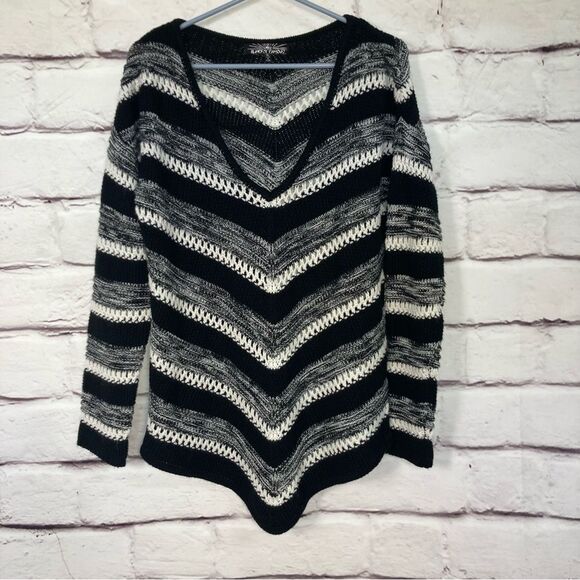 ALMOST FAMOUS Womens Size M BLACK & GRAY V Pattern V-Neck SWEATER SZ XL V Neck - Picture 3 of 12